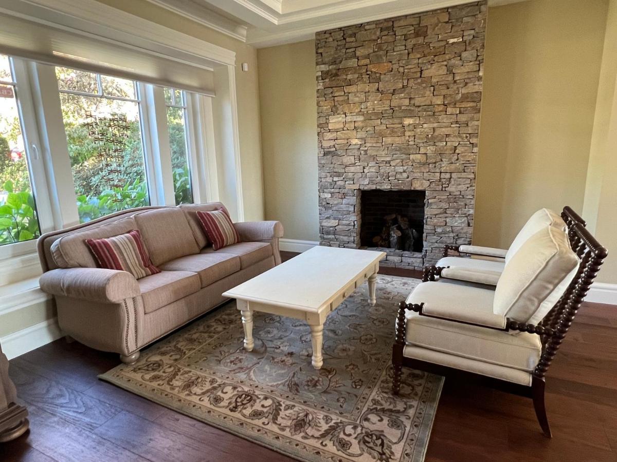 Spacious Cozy House In Vancouver West Екстериор снимка