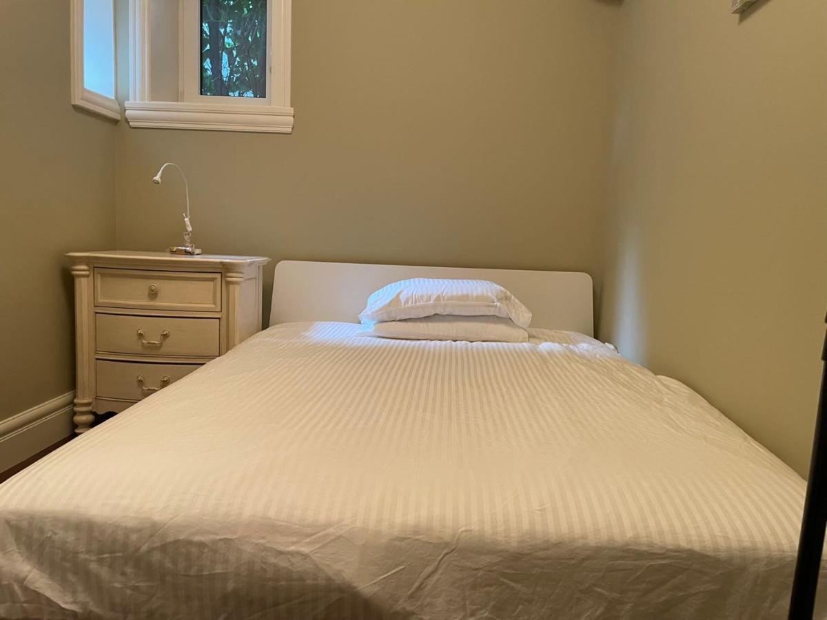 Spacious Cozy House In Vancouver West Екстериор снимка