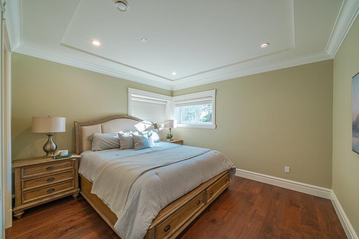 Spacious Cozy House In Vancouver West Екстериор снимка