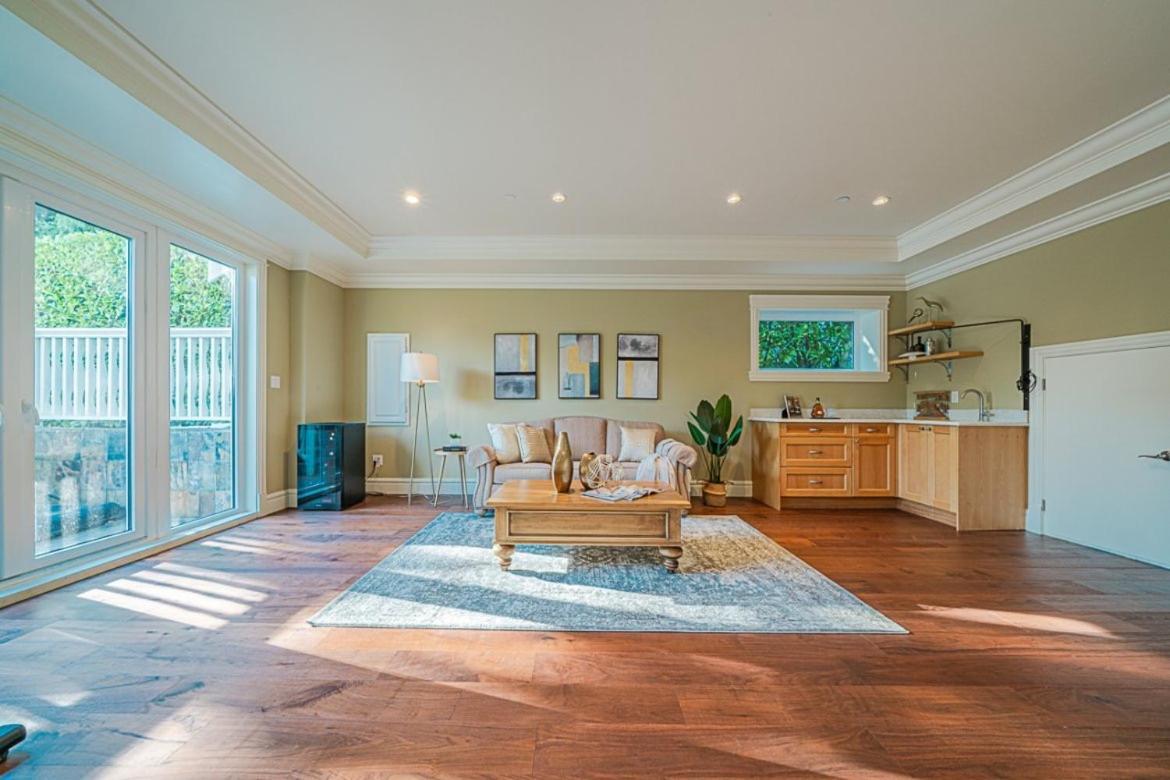 Spacious Cozy House In Vancouver West Екстериор снимка